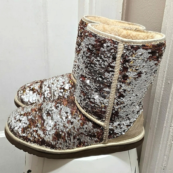 Ugg Classic Short Sparkles Sequined Brown Silver Furlined Boot Women's Size 9🌴 - Picture 1 of 8